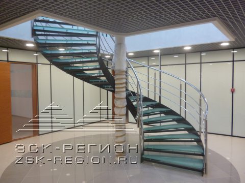 Завершен монтаж лестницы в офисе компании УКС Каменск-Уральский